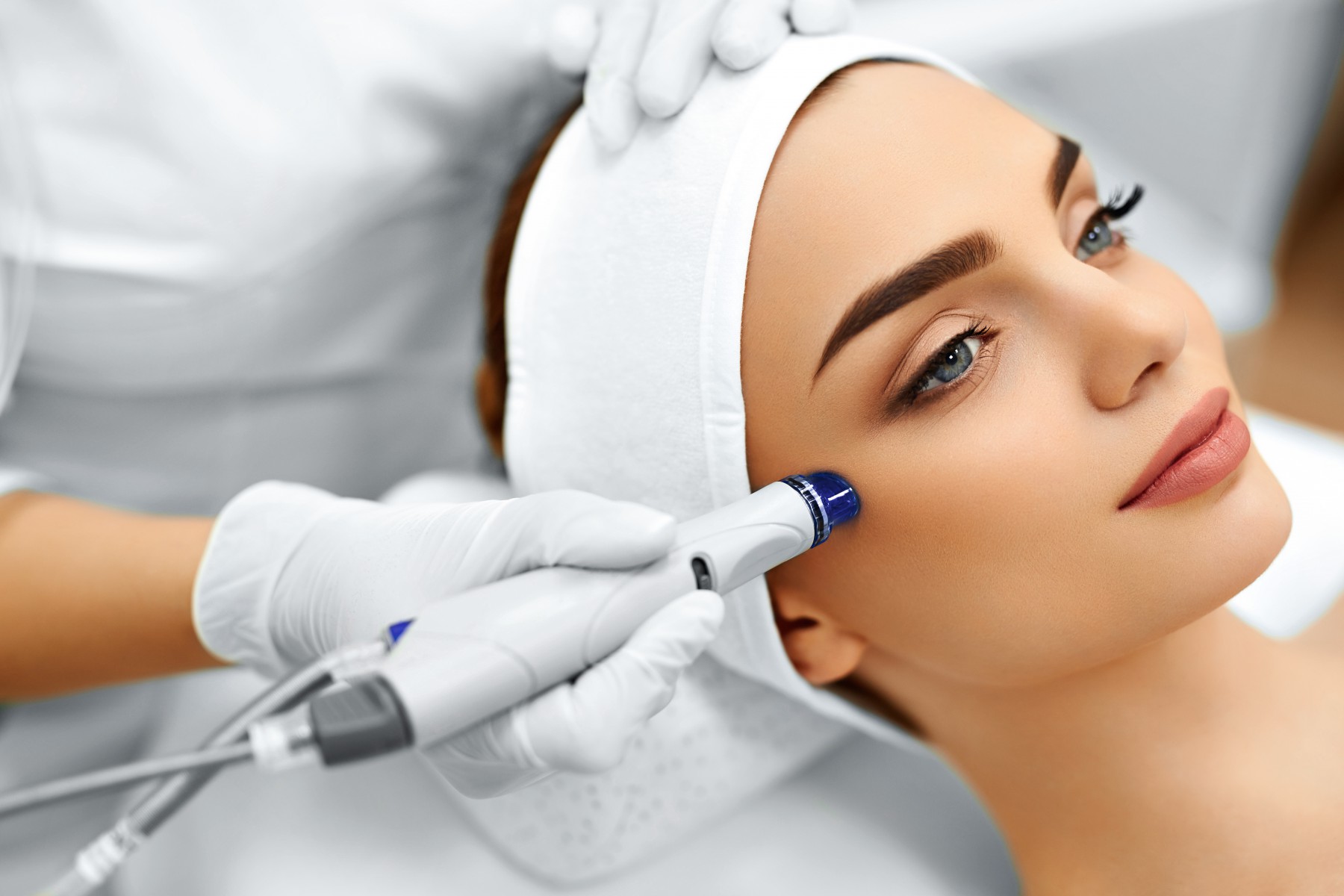 Что нужно знать о косметологической процедуре HydraFacial?